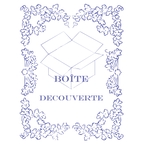 Dessin d’une boîte illustrant la Boîte Découverte, avec une typographie visible affichant « Boîte Découverte ». Cette boîte personnalisable permet de découvrir nos cafés à votre façon, en choisissant 4 cafés de 150 g parmi notre sélection. Idéale pour offrir ou explorer différents profils de café, avec la possibilité de demander des suggestions aux torréfactrices.